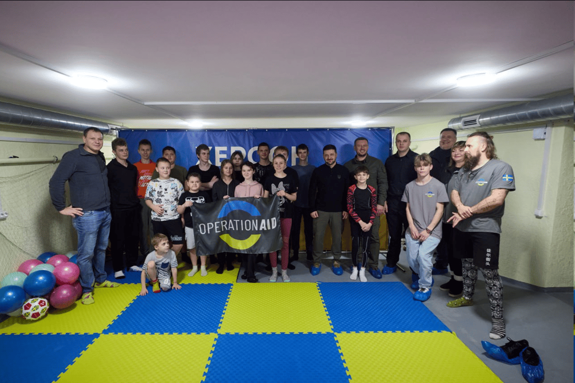 Volodymyr Zelensky meets schoolchildren in Kherson