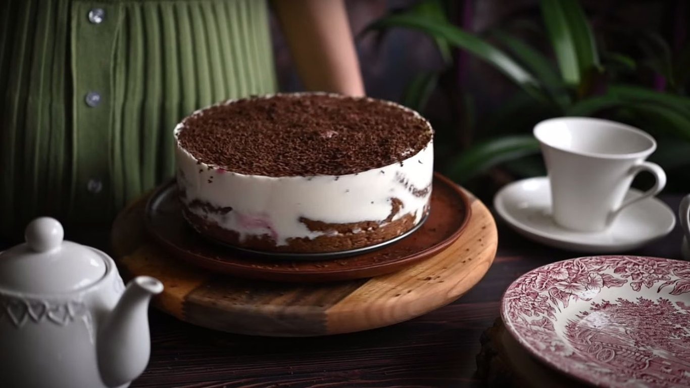 Рецепт простого та смачного торта — відео