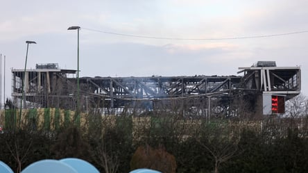 В Тегеране после ракетной атаки разрушен крупнейший стадион Азади - 285x160