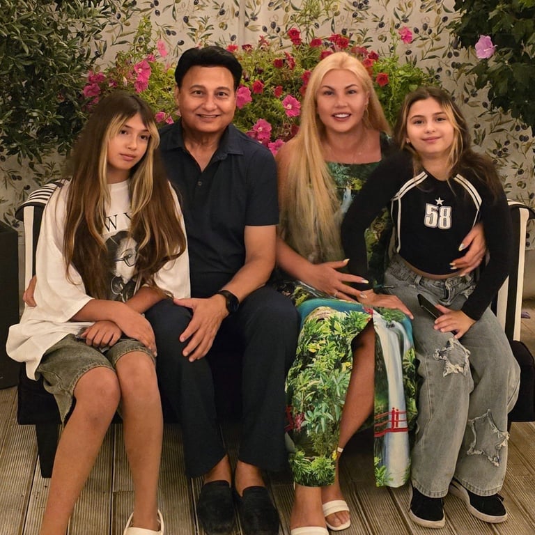 Камалія та Мохаммад Захур з доньками