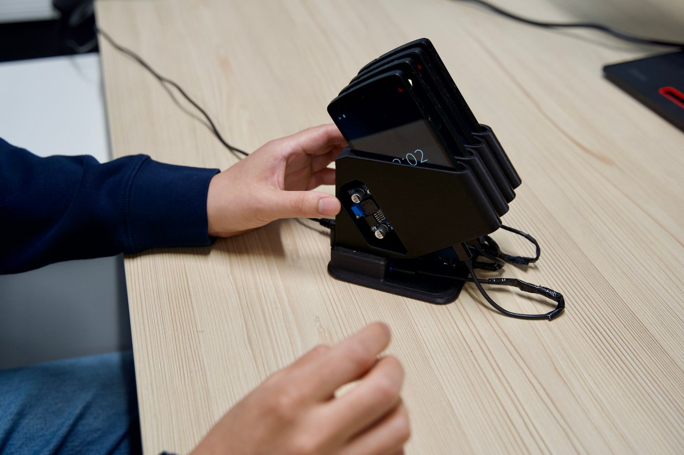 Prototype of a data center made from smartphones