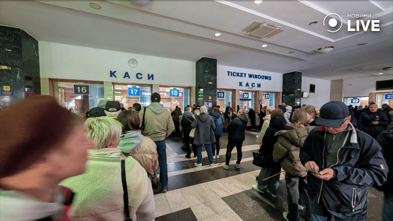 Черги на залізничному вокзалі у Києві