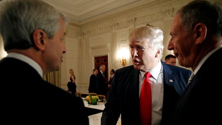 В США высказались, будет ли Трамп звонить Путину и Зеленскому - 285x160