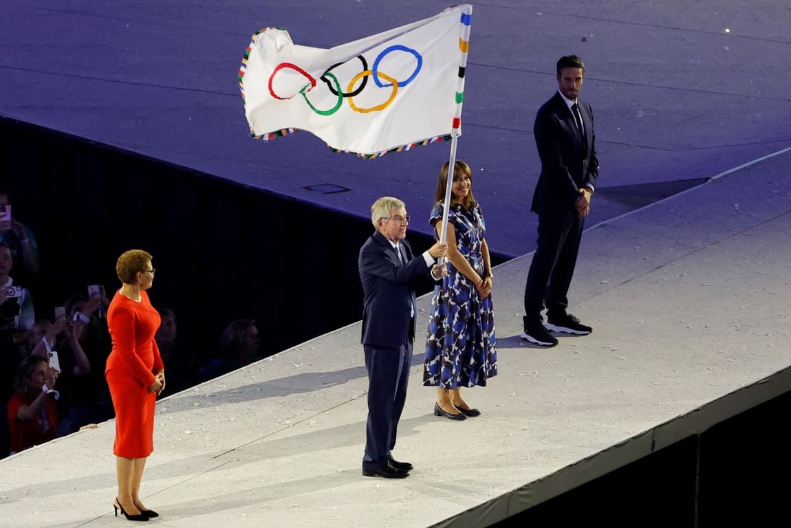 Процедура передачи Олимпийского флага