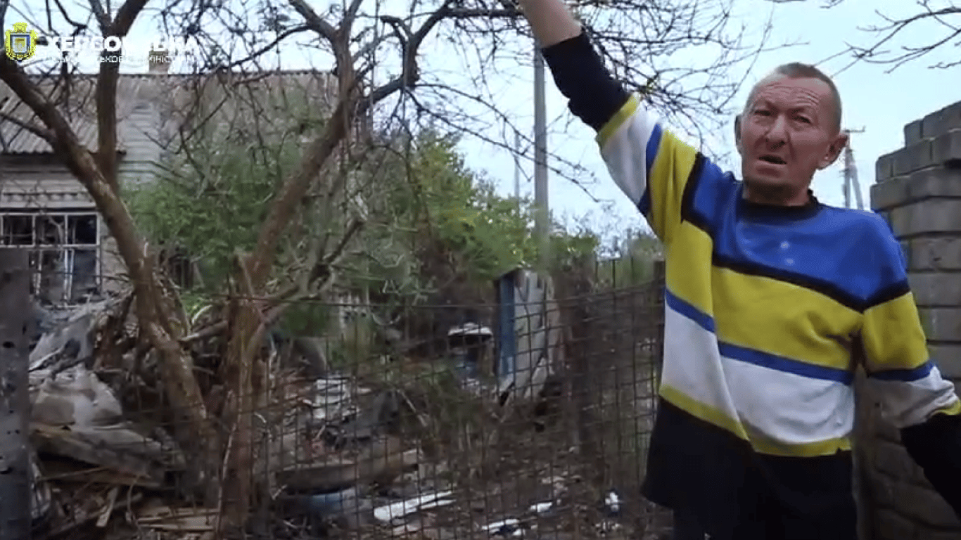 Житель Херсона рассказал, как разрушился его дом после российского обстрела