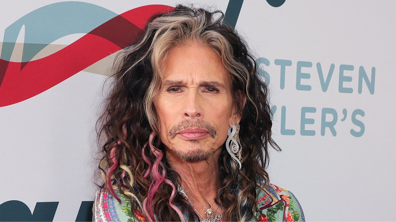 Соліст Aerosmith Стівен Тайлер відреагував на звинувачення у зґвалтуванні неповнолітньої