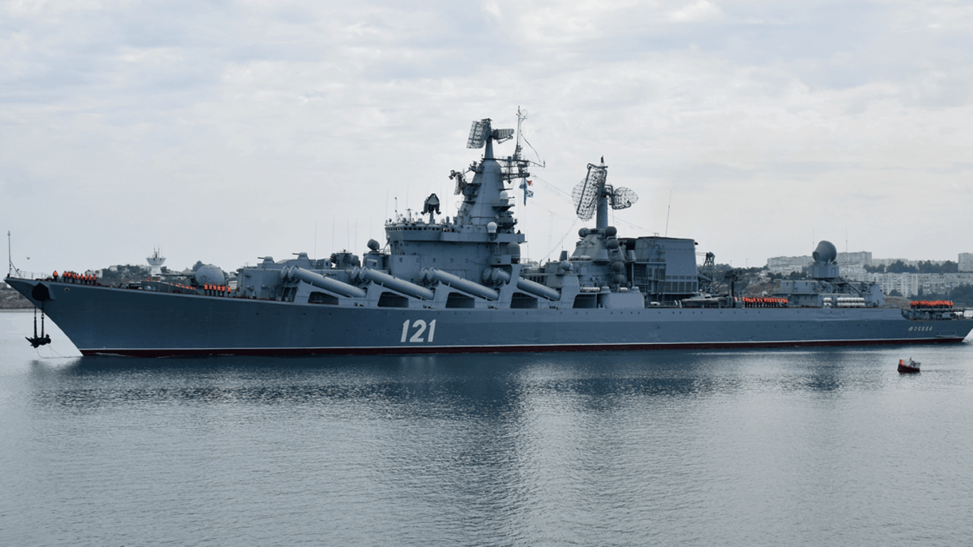 Ворог продовжує тримати на бойовому чергуванні у Чорному морі військові кораблі