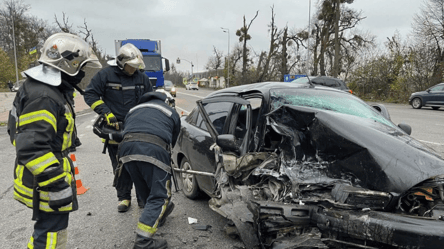 В Винницкой области столкнулись два автомобиля — погиб человек, среди пострадавших дети - 285x160