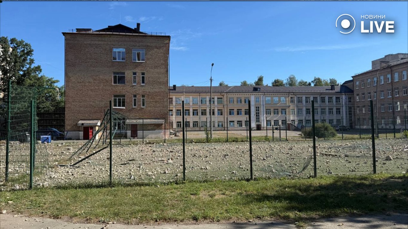Київ після масованої атаки РФ: фото з місця ударів - фото 6