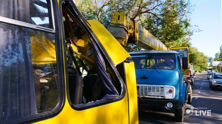 Суд виніс вирок водію автокрана, який протаранив в Одесі маршрутку: яке покарання - 285x160