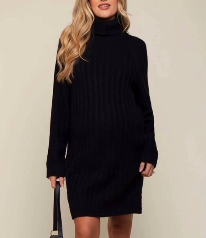 Довгі гольфи у стилі 2000-х знову в моді