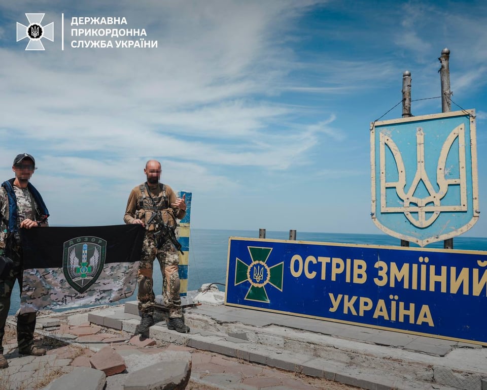 Військові на Зміїному
