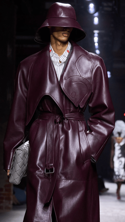 Тренч з екошкіри модно носити в 2025