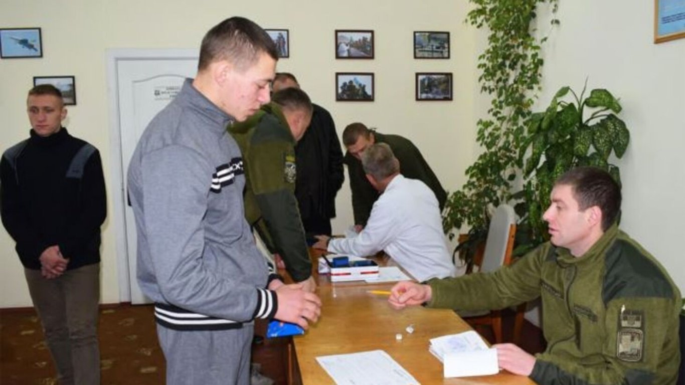 Юноши 2009 года рождения должны до конца июля стать на учет