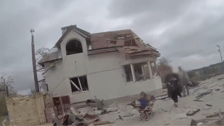 Удар по храму в Костянтинівці — кадри евакуації від поліції - 290x166