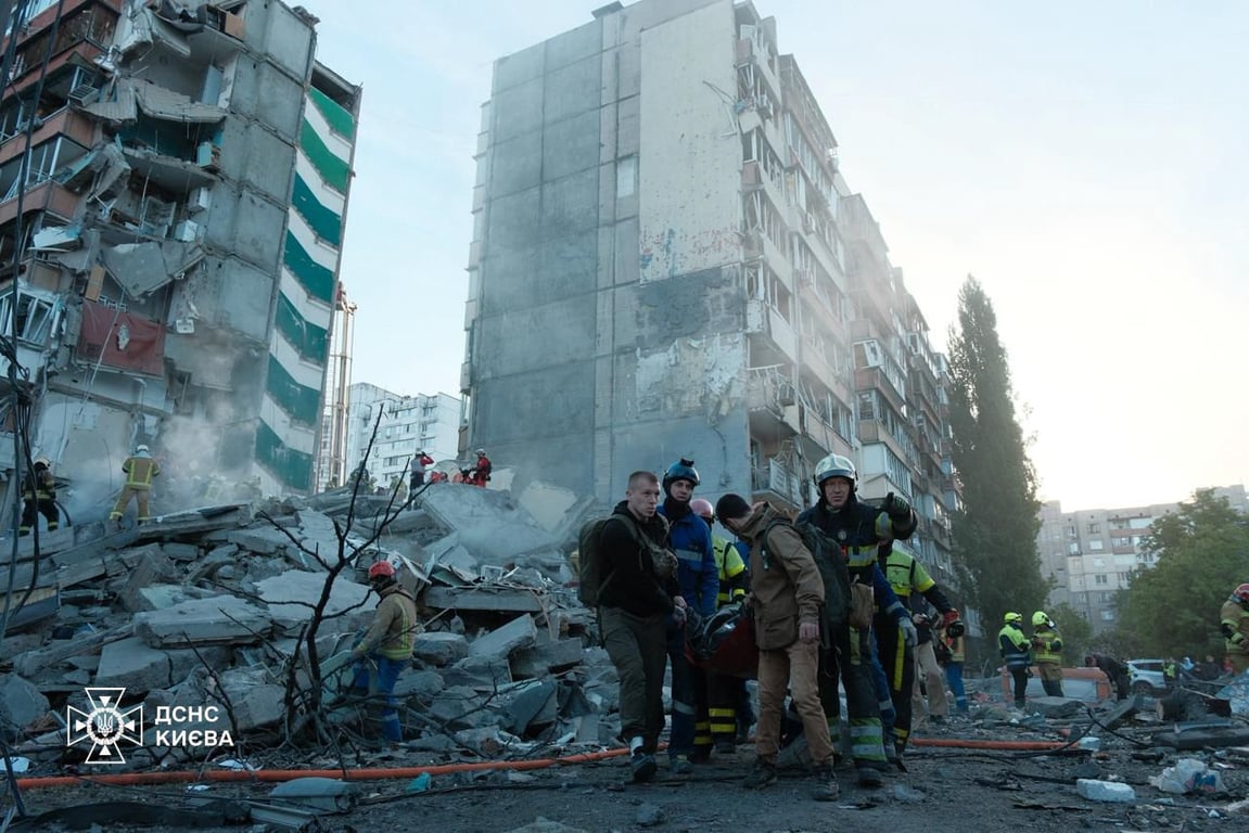 Влучання в будинок в Дарницькому районі