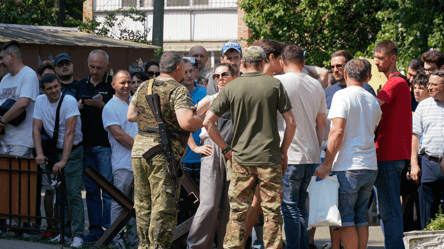 Настав граничний вік, але далі на обліку: як діяти та куди йти - 290x166