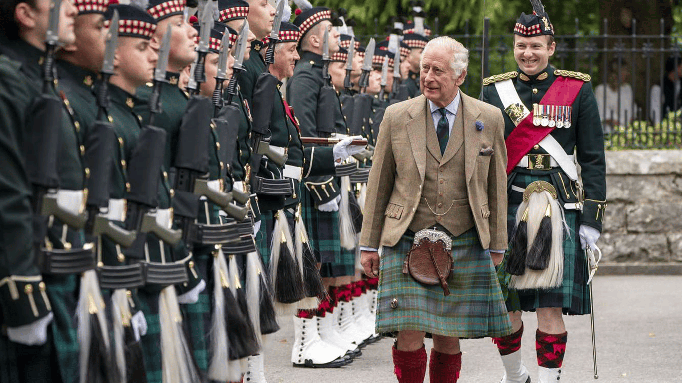 Король Чарльз приехал в Шотландию.