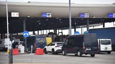 Сотни автомобилей в пробках: на границе с тремя странами большие очереди - 285x160
