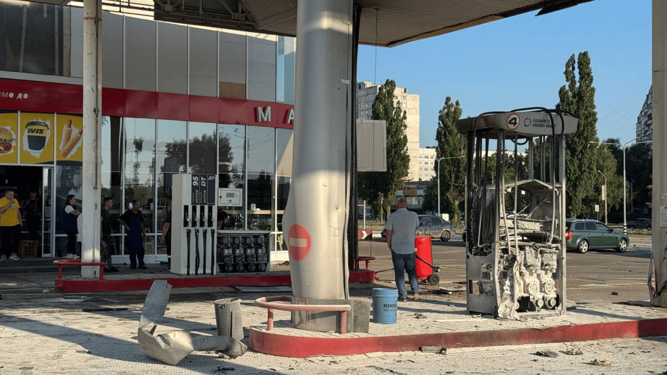 У Харкові росіяни вдарили по авто, в якому була сімʼя з дитиною