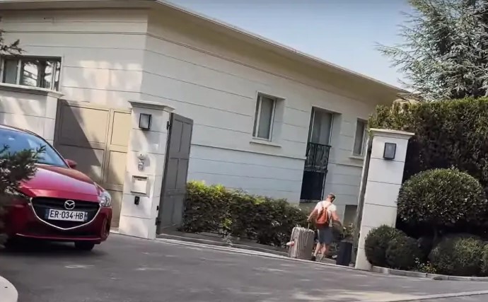 Кавилин заходит в имение русского олигарха