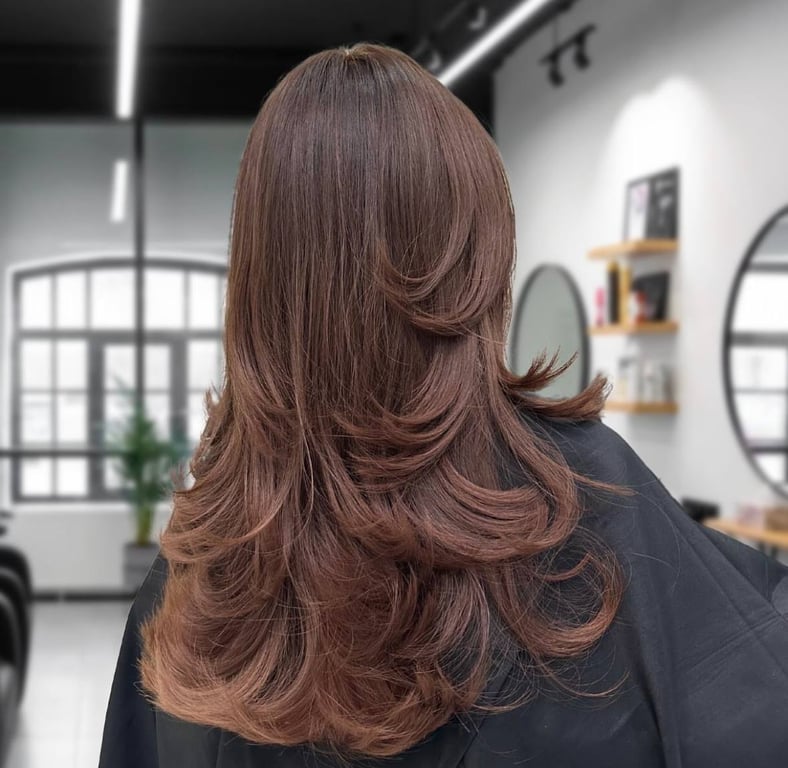 Будь-яка стрижка на довге волосся має розкішний вигляд