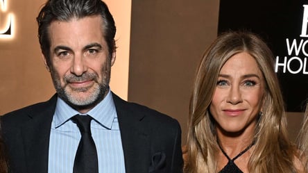 Jennifer Aniston makes first public appearance with Jim Curtis - 285x160