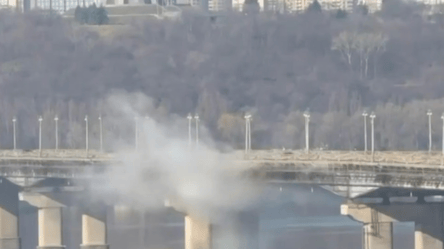 На мосту Патона произошла утечка теплосети: приостановлено отопление - 285x160