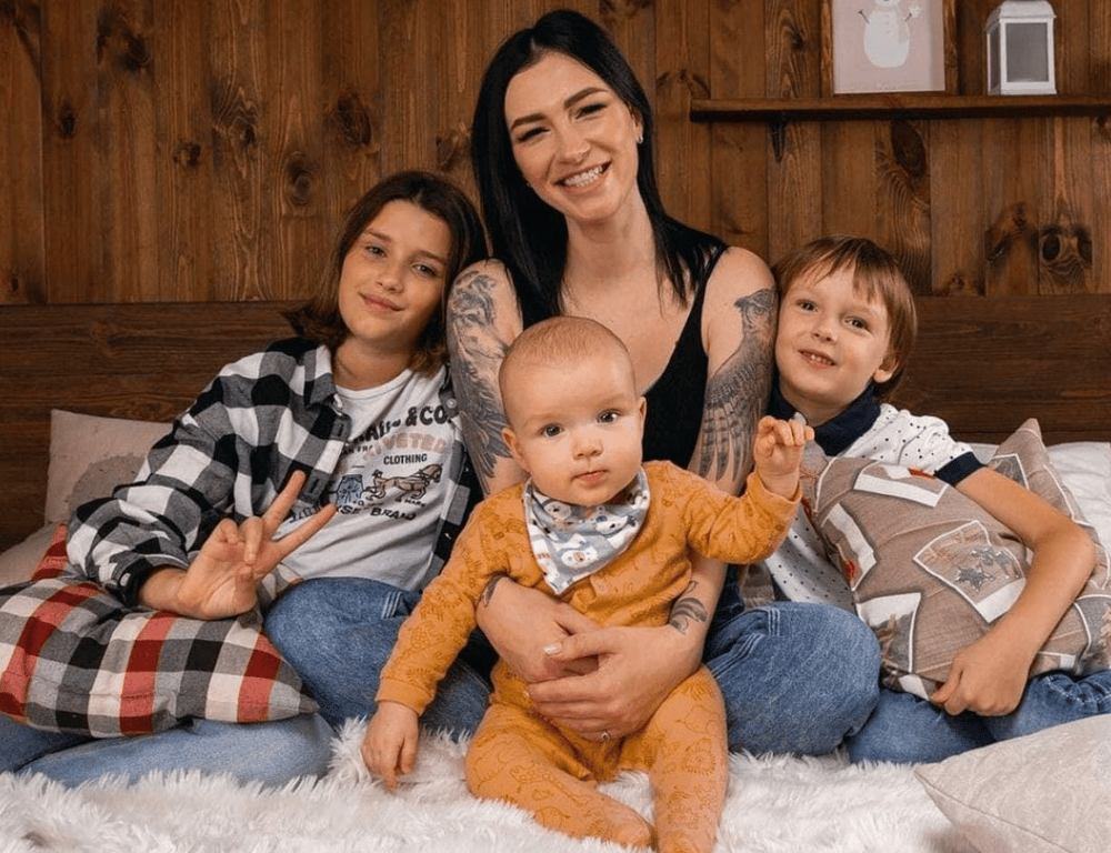 Настя Приходько с детьми