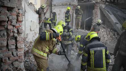 Семьям погибших спасателей будут выплачивать до 15 млн грн — детали - 285x160