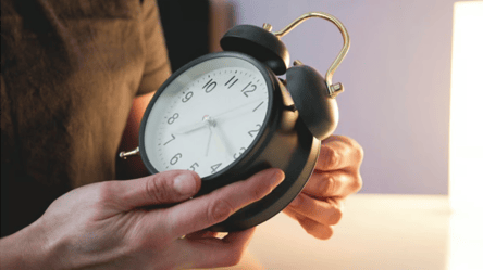 Україна знову перейде на "зимовий час" — коли переводити стрілки - 285x160