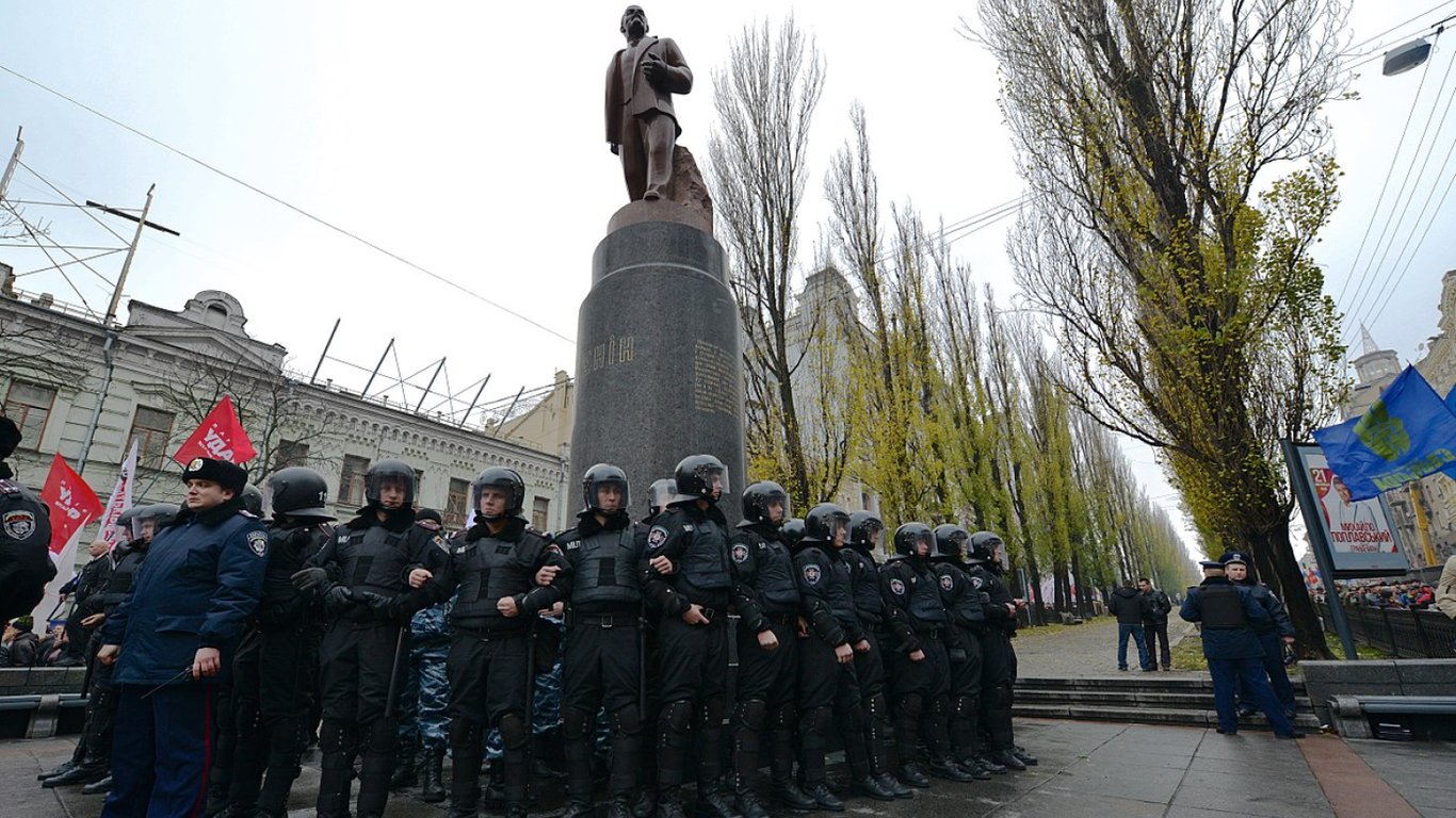 За придушення Євромайдану в Україні заочно судитимуть екскерівників МВС