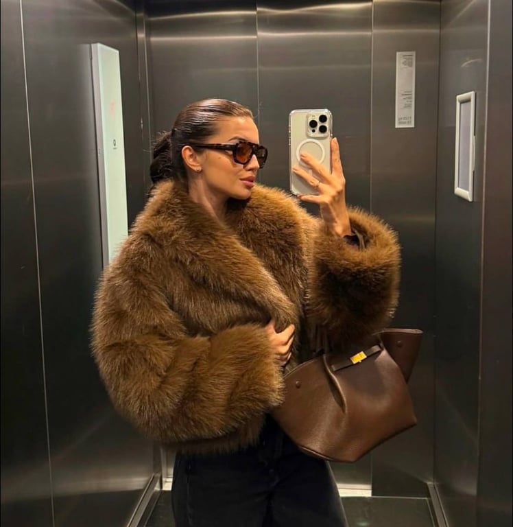 Шуба зі штучного хутра ідеальний тренд 2025 року
