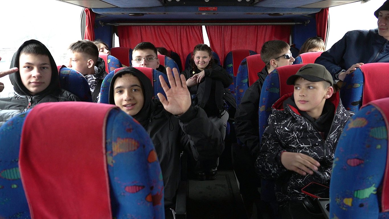 Дітей з прифронтової Харківщини відправили на відпочинок у санаторій на Прикарпатті