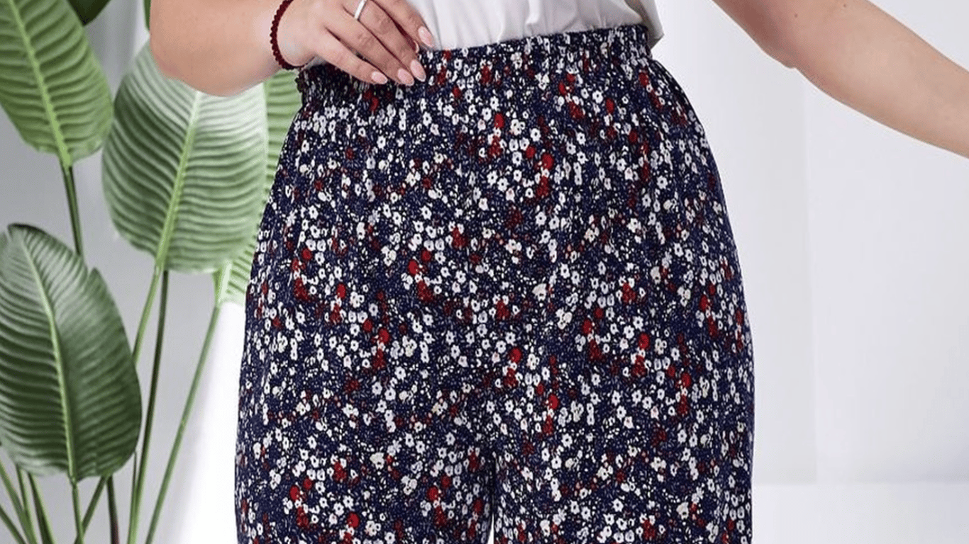 Цветочные брюки возвращаются в моду: самые стильные сочетания весны-2026