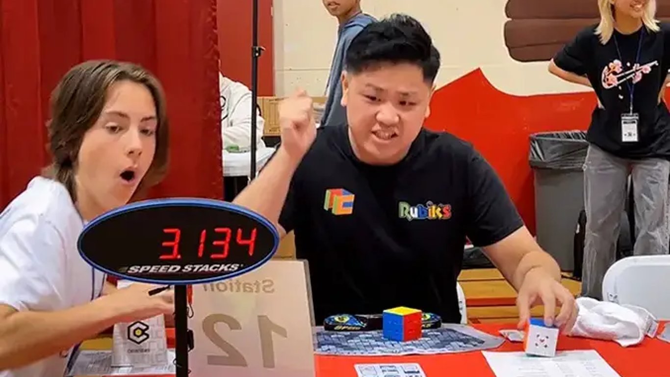 Новый мировой рекорд: американец собрал кубик Рубика за 3,13 секунды