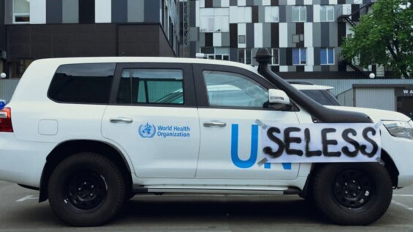 Наклейка Useless на автомобиле ООН не является правонарушением, — юрист - 250x140