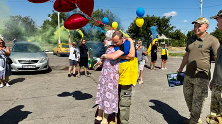 На Одещину повернувся останній захисник Зміїного — як зустріли - 285x160