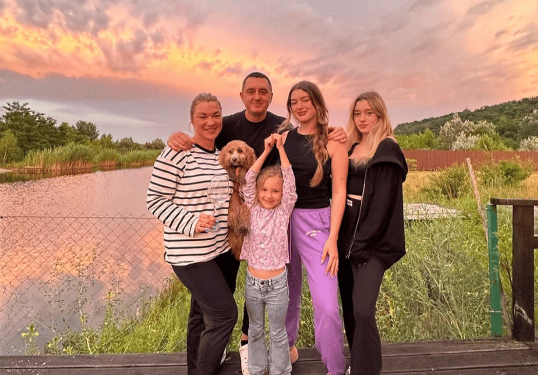 Дядя Жора со своей женой и тремя дочерьми