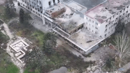 Полк "Скала" зачищает Покровск от России — видео - 290x166