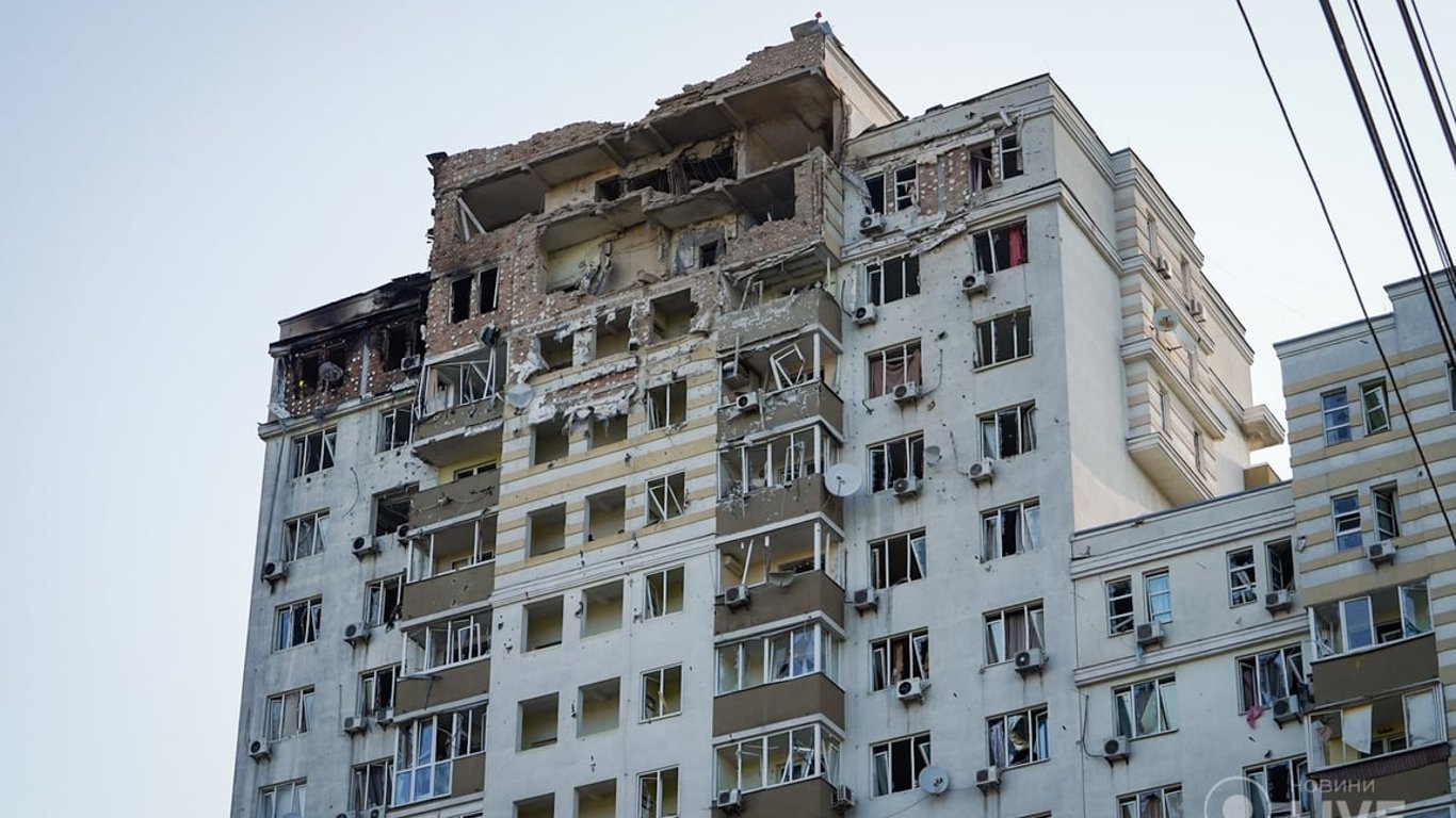 Ворожа атака на Київ 30 травня: допомога мешканцям багатоповерхівки в Голосіївському районі