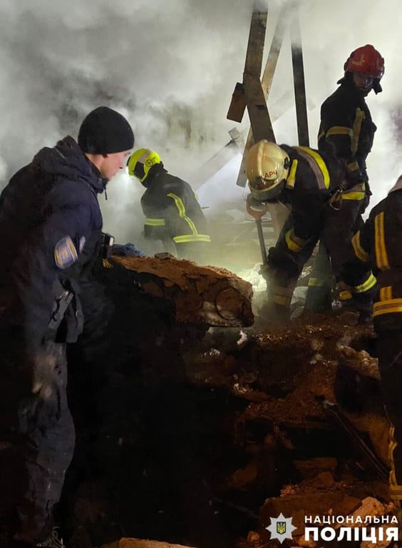 Рятувальники ліквідовують наслідки вибуху у Львові