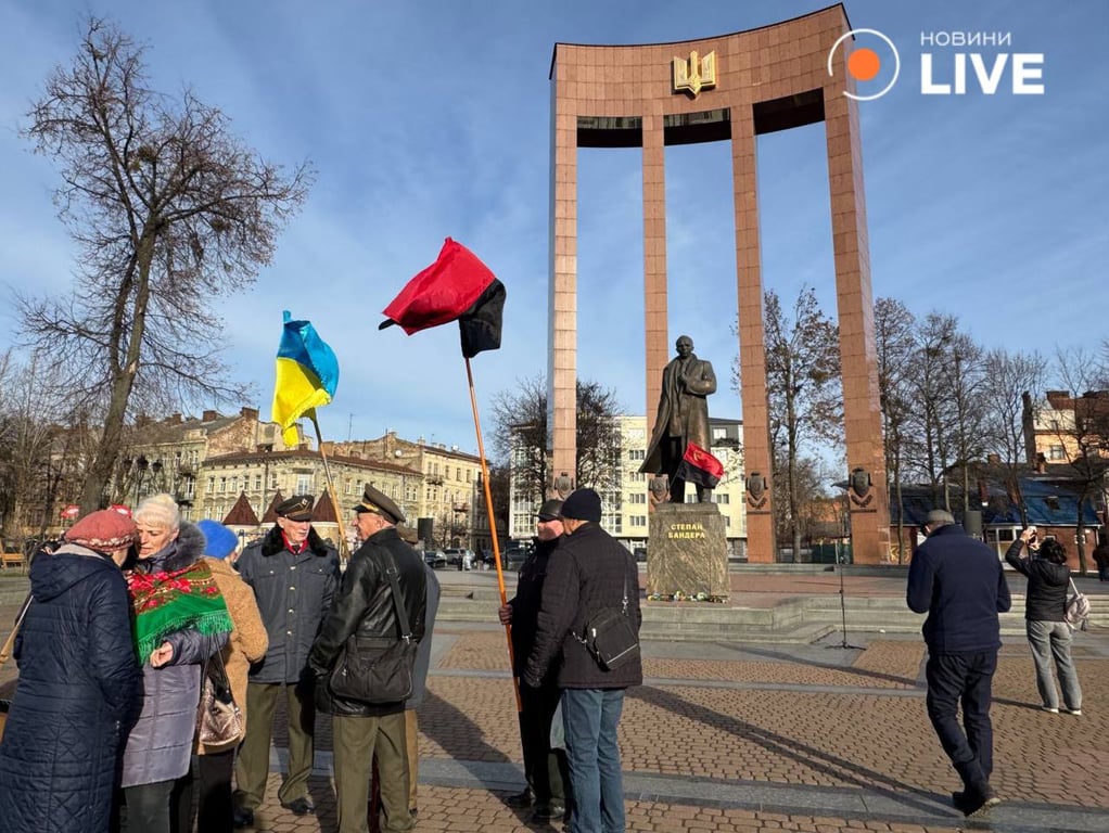 Учасники зібрання на день народження Степана Бандери