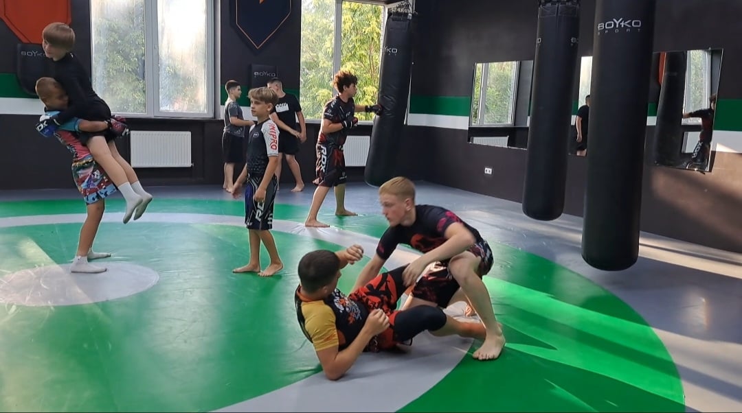Діти тренуються в спортивному комплексі для ветеранів, військових та їх родин у Дніпрі