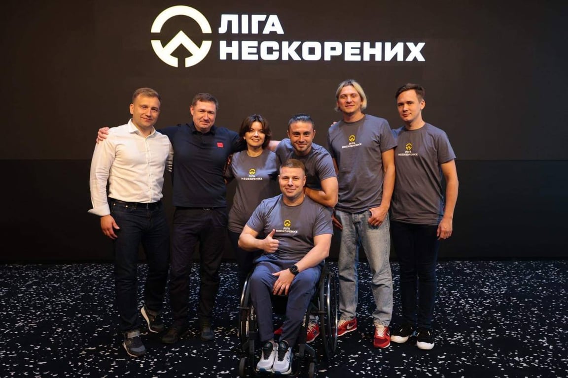 Учасники "Ліги Нескорених" та амбасадори. Фото: ЛОВА