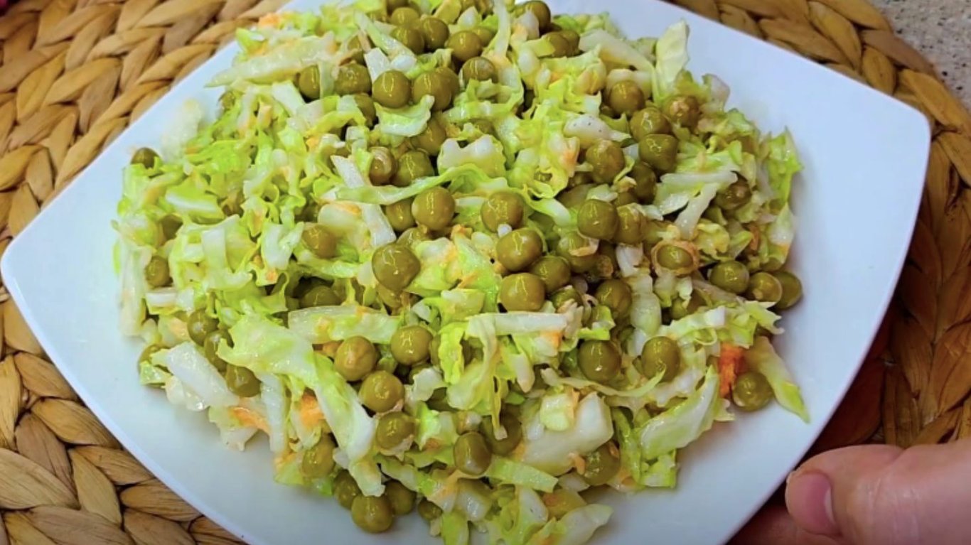 простий салат з пекінською капустою за 5 хвилин