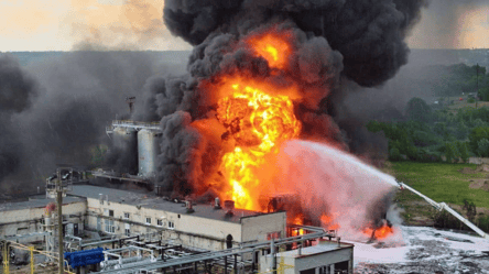 Дрони ГУР підпалили нафтопереробний завод в Уфі — відео - 285x160
