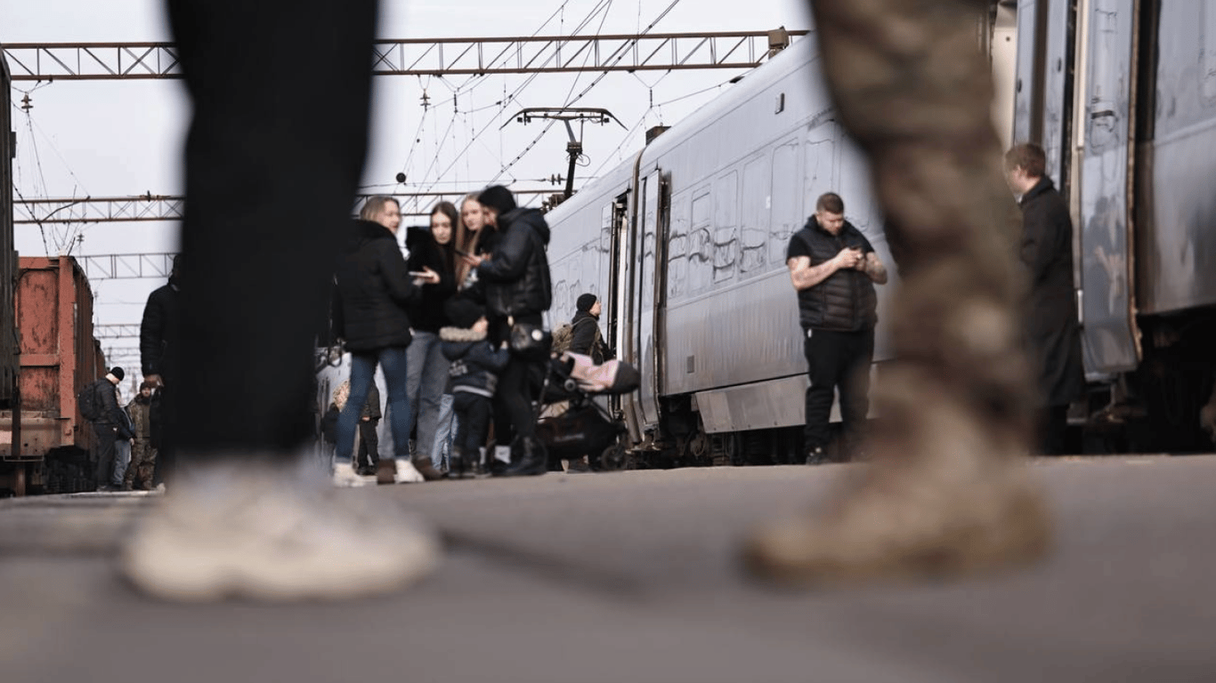 Чому провідники пускають в потяг нетверезих пасажирів — відповідь УЗ