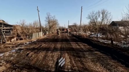 Військові показали відео з околиць Бахмута, понівечених після місяців важких боїв - 285x160