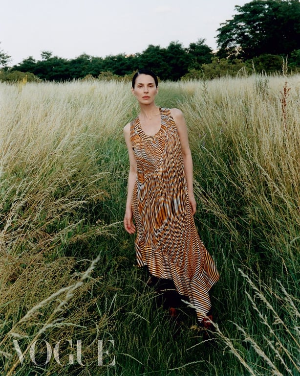 Маша Єфросиніна на обкладинці Vogue